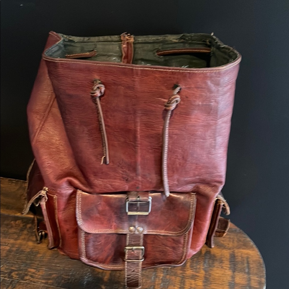 Vintage Brown Genuine Leather Backpack 🎒 - Picture 7 of 13